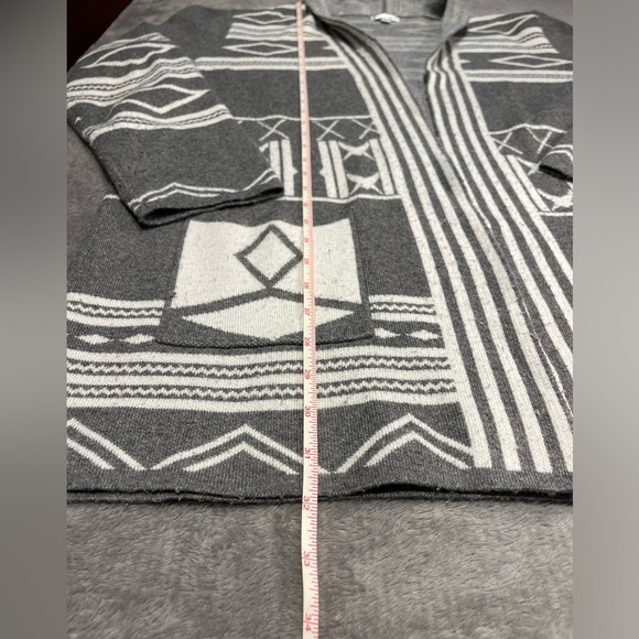 Rebecca Elliot Open Cardigan Grey and White Sweater - Picture 5 of 7